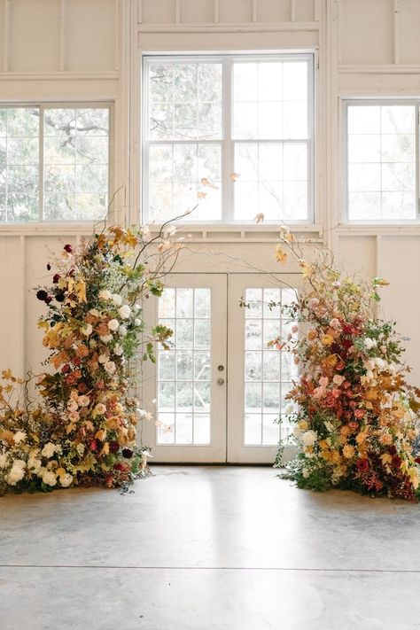 Fall Floral Arch, Fall Wedding Ceremony Backdrop, 2024 Fall Wedding, Ceremony Arch Wedding, Arch Wedding Backdrop, Mini Workshop, Fall Ceremony, Fall Wedding Arches, Fall Wedding Ceremony