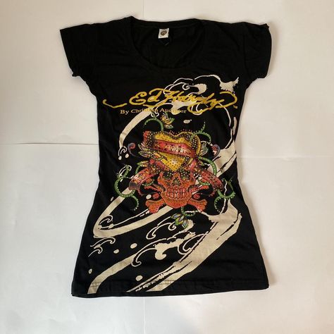 Ed Hardy Tshirt Outfit, Graphic Y2k Tees, 2000s Shirts Graphic Tees, Ed Hardy Tshirt, Black Graphic Tee Outfit, Rhinestone Clothes, Ed Hardy Outfit, Dc Clothing, Ed Hardy Shirt