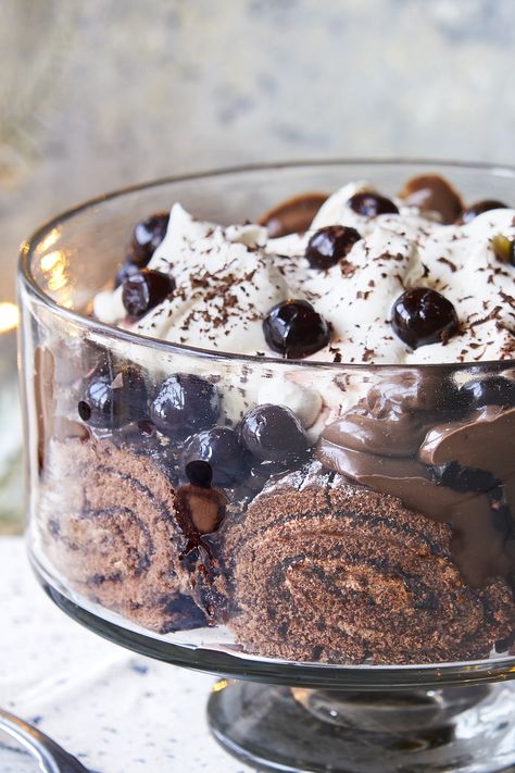 Easy Chocolate Trifle, Trifle Chocolate, Chocolate Trifle Desserts, Trifle Dessert Recipes, Chocolate Trifle, Chocolate Custard, Trifle Desserts, Make Ahead Desserts, Dessert Aux Fruits