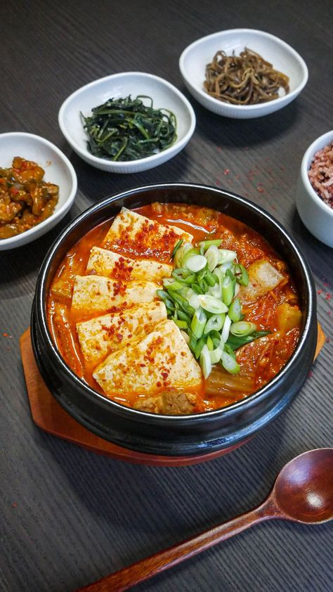 Korean Kimchi Jjigae, Kimchi Jjigae Aesthetic, Kimchi Stew Aesthetic, Korean Cuisine Aesthetic, Korean Dishes Aesthetic, All You Can Eat, Thailand Food Recipes, Korean Stews, Korean Dishes Recipes