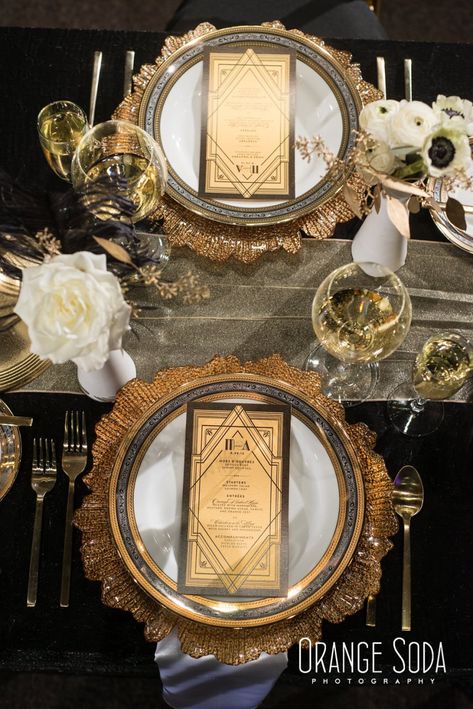 Great Gatsby Ideas Decoration, Great Gatsby Garden Wedding, Great Gatsby Souvenir, Art Deco Wedding Centerpieces Diy, Great Gatsby Style Wedding, 1920s Style Wedding Decor, Elegant Great Gatsby Party, Art Deco Dinner Table, Great Gatsby Reception