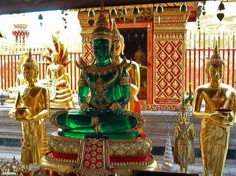 The Emerald Buddha (or official name - Phra Phuttha Maha Mani Rattana Patimakon) is the palladium of the Kingdom of Thailand, a figurine of the sitting Buddha, made of green Nephrite (rather than emerald), clothed in gold, and about 45 cm tall. It is kept in the Temple of the Emerald Buddha (Wat Phra Kaew) on the grounds of the Grand Palace in Bangkok. (...) http://en.wikipedia.org/wiki/Emerald_Buddha Wat Phra Kaew, Jade Buddha, Buddha Temple, Grand Palace, Sitting Buddha, Gif Pictures, Bangkok Thailand, Art Videos, Bangkok