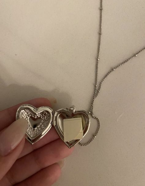 Love Letter Necklace, Heart Necklace Aesthetic, Jewelry Accessories Ideas, Jewelry Lookbook, Heart Locket, Girly Jewelry, Dream Jewelry, Locket Necklace, Pretty Jewellery