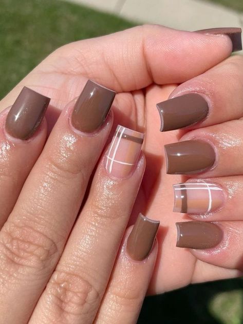 short brown nails with plaid Brown Nails Short Acrylic, Short Brown Nails With Design, Cute Brown Short Nails, Fall Press On Nails Short, Brown Nail Arts, Cute Short Acrylic Nails Brown, Cute Short Brown Nail Ideas, Short Brown Coffin Acrylic Nails, Short Acrylic Nails Designs Brown