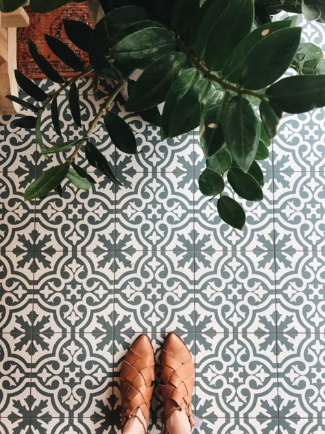 Standard Kitchen, Sunday Vibes, Saying Hello, Kitchen Backsplashes, Bright Kitchens, Moroccan Tiles, Tile Inspiration, Moroccan Tile, Home Decor Ideas Bedroom