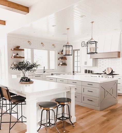 Bulthaup Kitchen, Double Island Kitchen, Farmhouse Kitchen Island, Summer Meals, New House - Kitchen, Farmhouse Kitchen Design, Classic Kitchen, Kitchen Island Design, Modern Farmhouse Kitchens