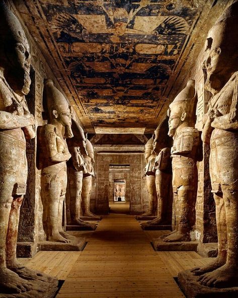 Dark Gif, Ancient Egyptian Architecture, Titanic Facts, Abu Simbel, Egyptian Temple, Egyptian Pyramids, Egyptian Art, Giza, Luxor