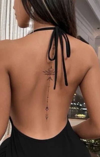 Flower Spine Tattoos, Tato Minimal, Petite Tattoos, Spine Tattoos For Women, Japanese Tattoos, Pretty Tattoos For Women, Classy Tattoos, Spine Tattoo, Back Tattoo Women