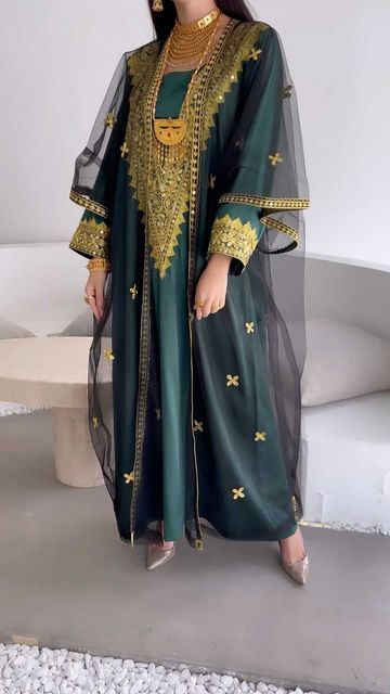 Dress Designs For Stitching, Arab Dress, Arabic Clothing, Arabic Dress, Crazy Ideas, Hilarious Photos, Modesty Fashion, Elegant Dresses Classy, Simple Pakistani Dresses