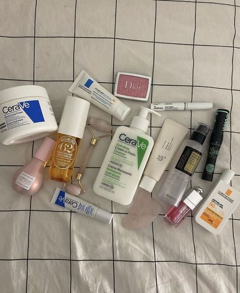 Skincare Essentials, Skin Condition, Makeup And Skincare, Skin Hydration, Pretty Skin Care, Pretty Skin, Clean Makeup, Glowing Complexion, Roche Posay