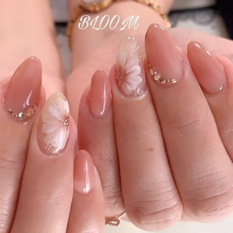 Elegant Nail Designs Classy Beautiful, Nail Art Wedding Elegant, Nail Art Simple Elegant, Elegant Touch Nails, Bridal Nails Designs, Summer Nails Art, Bridal Nail Art, Art Deco Nails, Elegant Nail Art