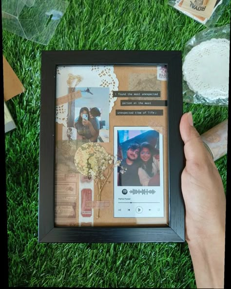 Diy Couple Picture Frames, Picture Frame For Girlfriend, Framed Polaroid Collage, Diy Anniversary Picture Gifts, Crafty Anniversary Gifts, Valentines Gift For Boyfriend Picture Frame, Diy Frame For Boyfriend, Photo Frame Boyfriend Gift, Gifts With Polaroid Pictures