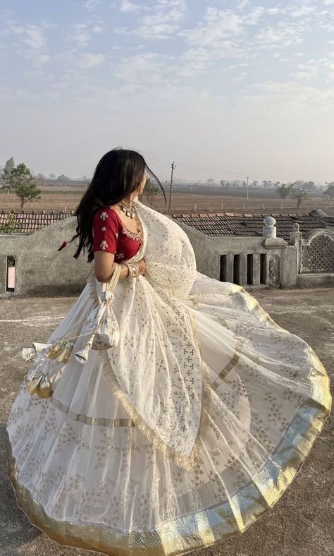 Aesthetic Indian Culture, Bengali Girl Aesthetic, Indian Culture Aesthetic, Desi Poses, Bengali Look, Colours Aesthetic, Women's Traditional & Ceremonial Clothing, Indian Fits, Desi Dress