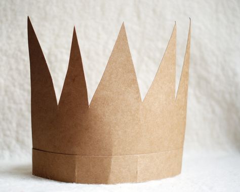 cardboard crown Cardboard Crown, Crown Cardboard, Handmade Structured Crown For Party, Crown From Recycled Materials, Adjustable Costume Crown, Castle Party, Theatre Props, Crown Photos, Billy Elliot