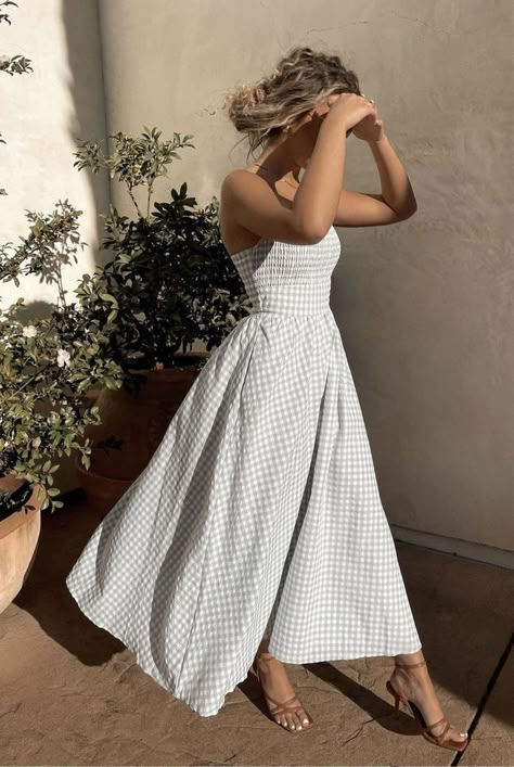 Model Pose, Smocked Top, Gingham Dress, Looks Vintage, Outfits Casuales, Modest Outfits, Spring Summer Fashion, Modest Fashion, Dream Wardrobe