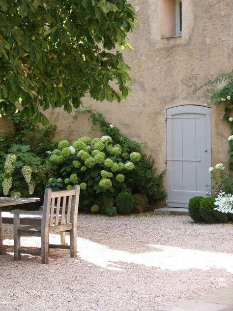 French Farmhouse Exterior, French Courtyard, Provence Garden, French Country Garden Decor, Country Garden Decor, French Farmhouse Style, My French Country Home, French Country Garden, Mediterranean Garden