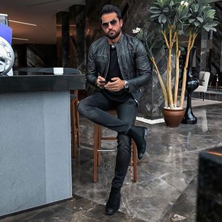 Tufan İrfan (@tufanir) • Instagram photos and videos Style A Leather Jacket, Gentleman Mode, Chelsea Boot Style, Casual Leather Jacket, Man In Black, Black Leather Biker Jacket, Guy Style, Rocker Style, Mens Fashion Casual Outfits