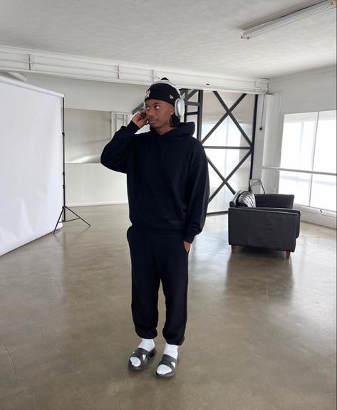 Black Sweatsuit Outfit Men, All Black Streetwear Outfit Men, Mens Joggers Outfit, Black Joggers Outfit, Streetwear Outfit Men, Fire Clothes, Black Men Fashion Urban, Streetwear Inspiration, Classy Outfits Men