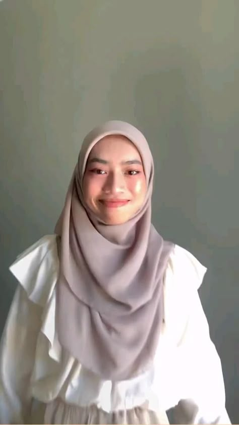 Bawal Style Ootd, Small Hijab Style, Tutorial Bawal To Shawl, Purple Style Outfit Hijab, Toturial Tudung Shawl, Tudung Bawal Style, Square Hijab Style, Bawal Style, Bawal Tutorial