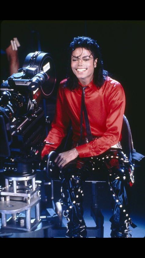 DISCLAIMER!! PLEASE READ!!: This story is rated for MATURE audiences … #fanfiction Fanfiction #amreading #books #wattpad Michael Jackson Pictures, Mavis Staples, Liberian Girl, Michael Jackson Wallpaper, Photos Of Michael Jackson, Quincy Jones, Michael Jackson King Of Pop, Michael Jackson Smile, Jackson Bad