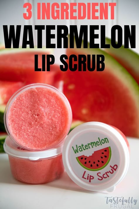 Make Lip Scrub, Watermelon Lip Scrub, Lip Peeling, Diy Lip Scrub, Diy Sugar Scrub Recipe, Spa Recipes, Lip Scrub Recipe, Lip Scrub Homemade, Sugar Scrub Homemade