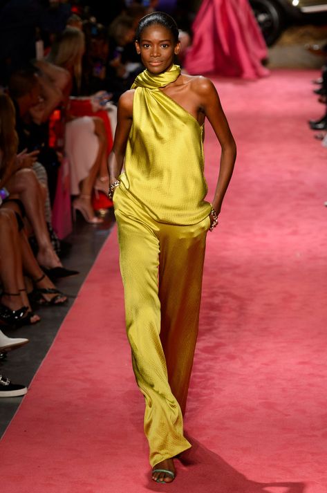 BRANDON MAXWELL S/S Fashion Week 2019 New York Draped Garments, Fashion Boutique Logo, Heels Runway, Summer 2019 Outfits, Stiff Fabric, Igbo Wedding, Outfits Street Styles, 2019 Outfits, Style Essence