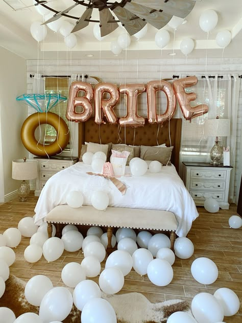 Bachelorette Ideas Decor, Bachelorette Nashville Decorations, Bachelorette Palm Springs Decor, Bachelorette Party Bedroom Decor, Bachelorette Trip Decor Ideas, Bachelorette Beach Weekend Decorations, Bachelorette Decorating Ideas, Bachelorette Party Backdrops, Palm Beach Bachelorette Decor