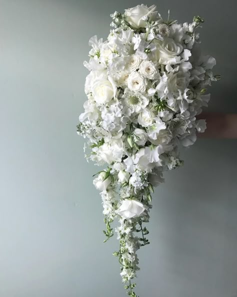 Big Bouquet Wedding, Tear Drop Wedding Bouquet, Off White Rose Bouquet, Elegant Flowers Bouquet, Large Cascading Wedding Bouquets, Extra Large Wedding Bouquet, Extravagant Wedding Bouquet, Bouquet Wedding Long, All White Cascading Bouquet