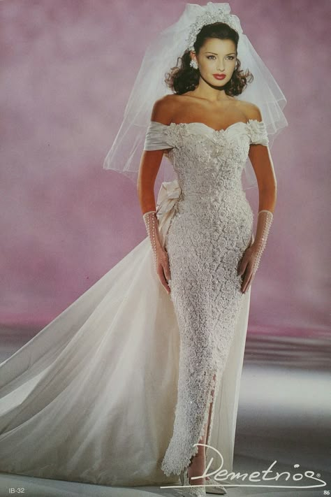 Demetrios 1995 1990s Wedding Dress, Wedding Dress Aesthetic Vintage, 90s Wedding Dress, Movie Wedding Dresses, Demetrios Wedding Dress, Wedding Dress Aesthetic, Bride Dress Vintage, Bow Wedding Dress, Beautiful Wedding Gowns