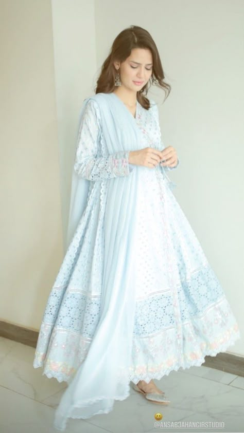 White Pishwas, Semi Formal Outfits For Women, Anime Fits, Formal Outfits For Women, Asian Attire, Girls Frocks, Black Anarkali, I Am Queen, Punjabi Suits Designer Boutique