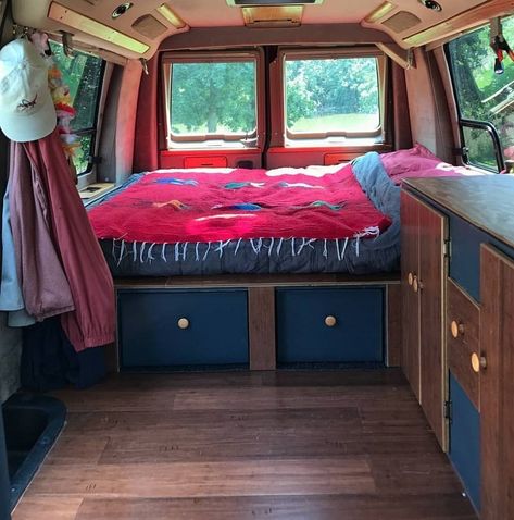 Renovate Camper, Caravan Layout, Diy Storage Space, Bohemian Van, Camp Living, Van Layout, Van Inspiration, Rv Diy, Diy Campervan