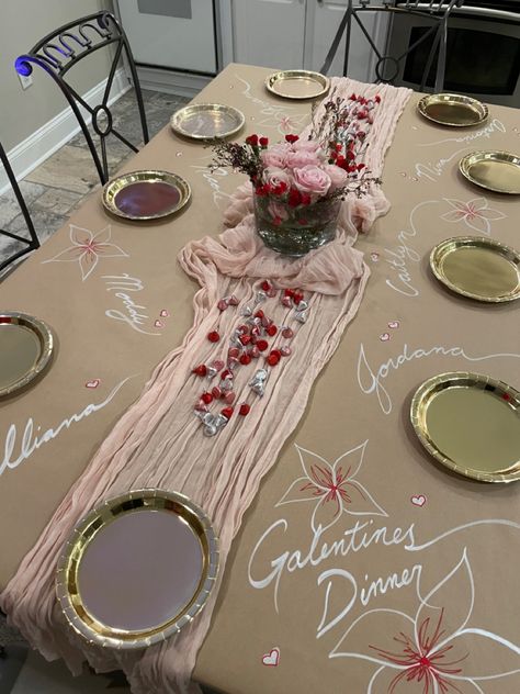 Table Paper Design, Galentines Party Decor Table, Table Scapes Dinner Party, Hosting Party Ideas, Galentines Tablescape, Table Scape Ideas, Party Table Ideas, Dinner Table Ideas, Dinner Party Table Decor