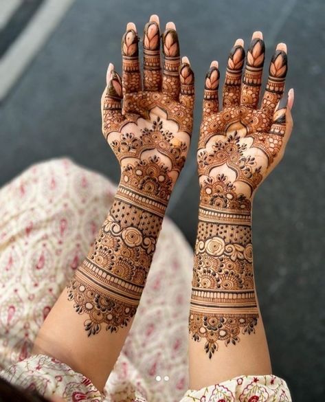 Simple Bridal Mehndi Designs Front Hand, Bridal Mendhi Palm, Bridal Henna Back Hand Design, Modern Bridal Mehndi Designs, Simple Bridal Henna Designs, Bridal Mehendi Designs For Hands, Bridal Henna Designs Modern, Mehendi Designs For Hands Full Hand, Front Mehendi Designs