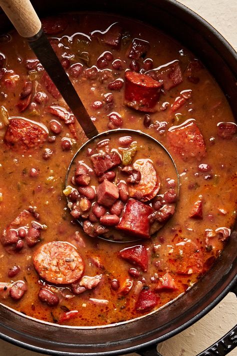 Classic Cajun red beans and rice with sausage and ham is a wonderful way to bring some New Orleans flavor to your dinner table. Sausage And Red Beans, Read Beans And Rice, Cajun Beans And Sausage, Crockpot Red Beans And Rice With Sausage, Red Beans And Rice Recipe Cajun, Spicy Dinner Ideas, Kielbasa And Beans, Cajun Rice And Beans, Bean Stew Recipes