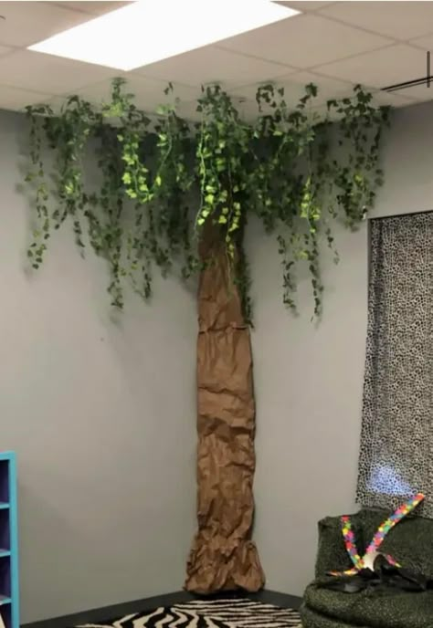 Paper Tree Classroom, How To Make Trees, Forest Classroom, Classroom Tree, Nature Ideas, Reading Tree, Diy Tree, Diy Classroom, Faux Tree