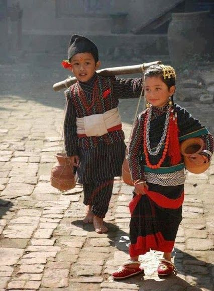 Lovely photo of children in traditional Newari outfits. Newari Culture, Mustang Nepal, Nepal Clothing, Nepali Culture, Nepal Flag, Nepal People, Monte Everest, Nepal Culture, Dress For Baby Girl