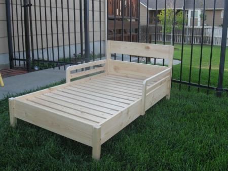 Toddler Bed Plans, Pallet Toddler Bed, Diy Toddler Bed, Toddler Bed Boy, Montessori Bed, Kids Room Furniture, Toddler Beds, Diy Toddler, Kids Bed