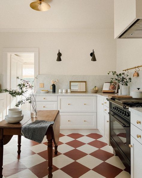 All posts • Instagram Chalk White Arrow, Country Kitchen White, Checkered Flooring, Kitchen Remodel Design, Nice Weekend, Classic Kitchen, Chalk White, Ikea Kitchen, Counter Tops