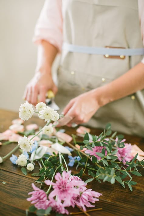 Beautiful florals from Light and Lily Floral at a beautiful branding session. Photos are so important for your website, so I loved being able to work with this florist to create gorgeous images for her business. Photographed by Taylor Rae Photography. www.taylorraephotography.com #weddingflowers #brandingphotoideas Floral Photo Shoots, Florist Brand, Floral Branding, Florist Studio, Floral Diy, Flower Branding, Colorful Florals, Flower Photoshoot, Flower Business