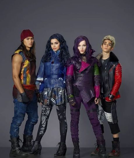 Descendants 2015, Disney Original Movies, Disney Heroes, Isle Of The Lost, Descendants 3, The Descendants, Cameron Boyce, Heroes And Villains, Original Movie