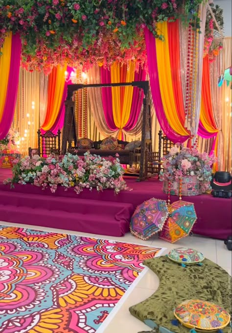 Pakistani Mehndi Decor, Mehndi Stage Decor, Restaurant Bill, Mehndi Stage, Haldi Decoration Ideas, Haldi Ceremony Decorations, Mehendi Decor Ideas, Sangeet Decor, Elegant Wedding Themes