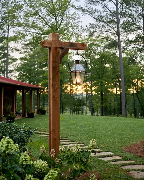 Farmhouse Outdoor Living, Farmhouse Outdoor, Landscaping With Large Rocks, Garden Yard Ideas, Outdoor Post Lights, Backyard Patio Designs, Diy Backyard, Backyard Decor, Outdoor Projects