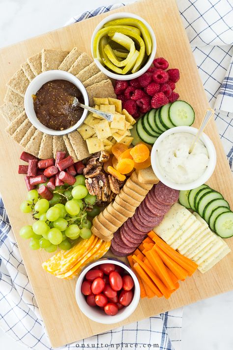 See how to put together a simple charcuterie board for your next party or family gathering. Includes ideas for presentation and food items. #charcuterie #chartuerieboard #charcuterieboardideas Simple Fruit And Cheese Board, Simple Fruit Charcuterie Board, Ideas For Presentation, Simple Charcuterie Board, Simple Charcuterie, Charcuterie Picnic, Breakfast Boards, Food Boards, Beef Sticks