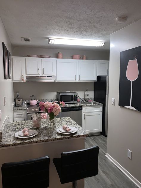 Apartment Decorating Cozy Kitchen, Kitchen Ideas First Apartment, Canopy Bed Decorating Ideas Bedroom, Home Decor Ideas Girly, Kitchen Ideas Pink And White, Small Apt Ideas, Baddie Kitchen Ideas, Pink Kitchen Decor Apartment, Air Bnb Kitchen Ideas