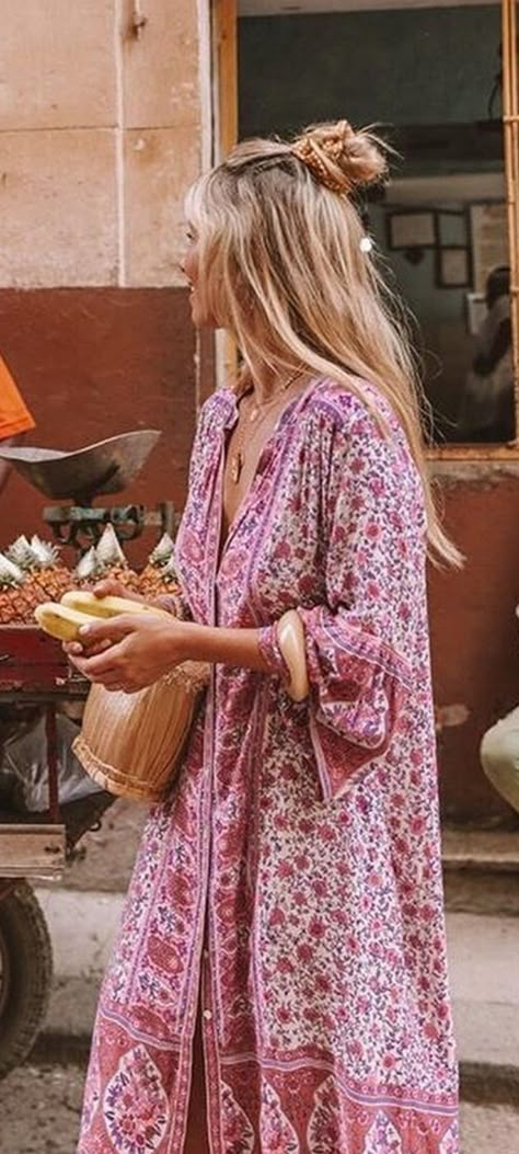 Bedroom Without Closet, Boho Holiday Outfits, Outfit Printemps, Marrakech Style, Boho Mom, Boho Inspo, Beach Kimono, 70s Inspired Fashion, Boho Deco