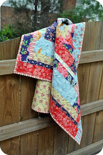 Country Cottage Lap Quilt Quilt Projects Ideas, Quilt Back Ideas, Quilt Free Pattern, Charity Ideas, Log Cabin Block, Quick Quilts, Quilt Blocks Easy, Log Cabin Quilt Pattern, Heart Quilts