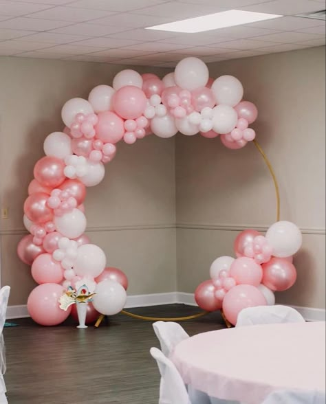 Pink White And Rose Gold Balloon Garland, Pink And White Balloon Arch Birthday, Pink And Rose Gold Balloon Arch, Pink Round Balloon Arch, Balloon Garland Pink And White, Soft Pink Balloon Arch, Ring Stand Balloon Decor, Balloon Arch 16 Birthday, Birthday Theme Pink And White