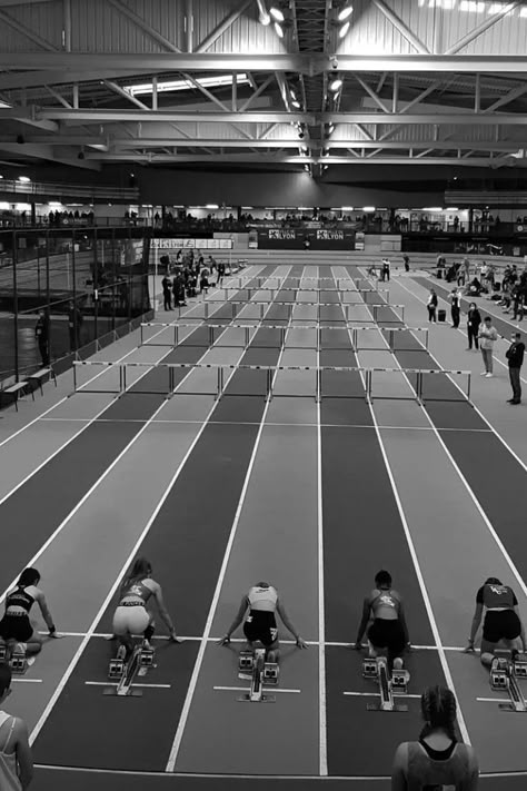 Hurdles Track, Track Aesthetic, Track N Field, Endurance Running, Athletics Track, Track Pictures, Indoor Track, Track Meet, Track And Field Athlete