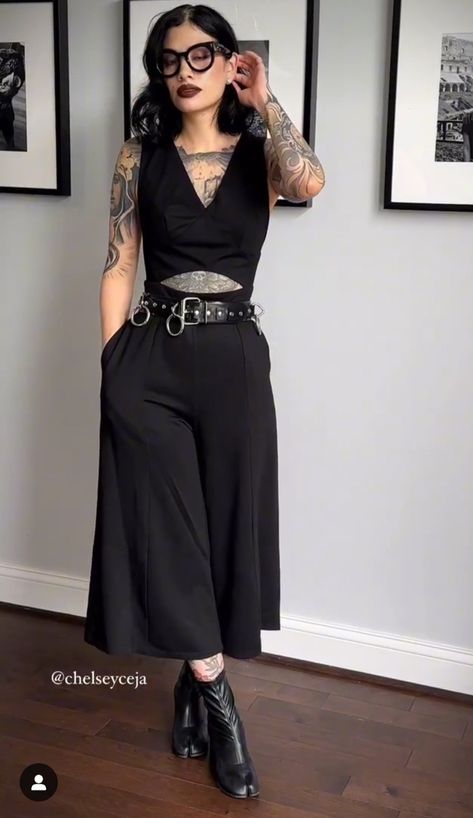 Alternative Fashion 30s, Goth Professional Fashion, Grunge Evening Outfit, Goth Nye Outfit, Everyday Gothic Outfits, Alternative Fashion For Women Over 30, Tattooed Professional Women, Witchy Corporate Outfits, Elegant Punk Outfits