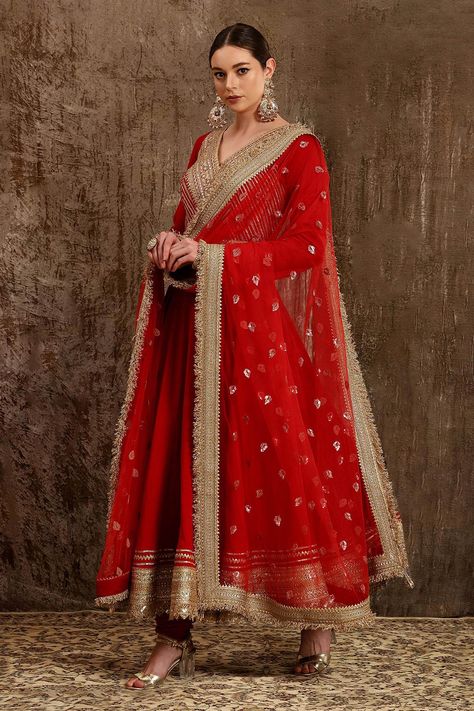 Buy Red Silk Chanderi Embroidery Dori V Neck Anarkali Set For Women by SHIKHAR SHARMA Online at Aza Fashions. Red Anarkali Suits, Chanderi Anarkali, Suits For Women Indian, Red Anarkali, डिजाइनर कपड़े, Indian Suit, Red Kurta, Anarkali Dress Pattern, Gaun Fashion